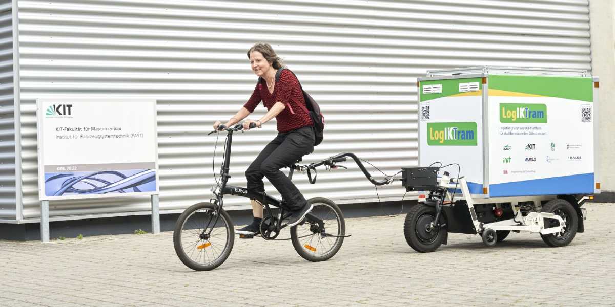 Präsidium des KIT testet eTrailer aus LogIKTram